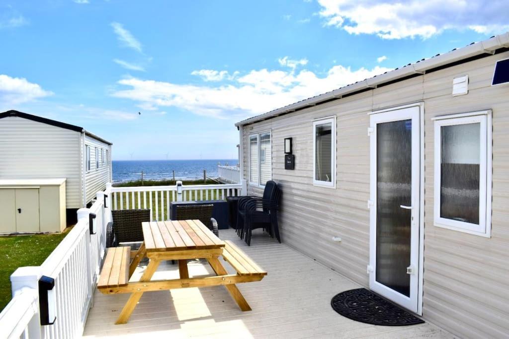 New Sea View Platinum Caravan With Huge Decking Newcastle upon Tyne Exteriér fotografie