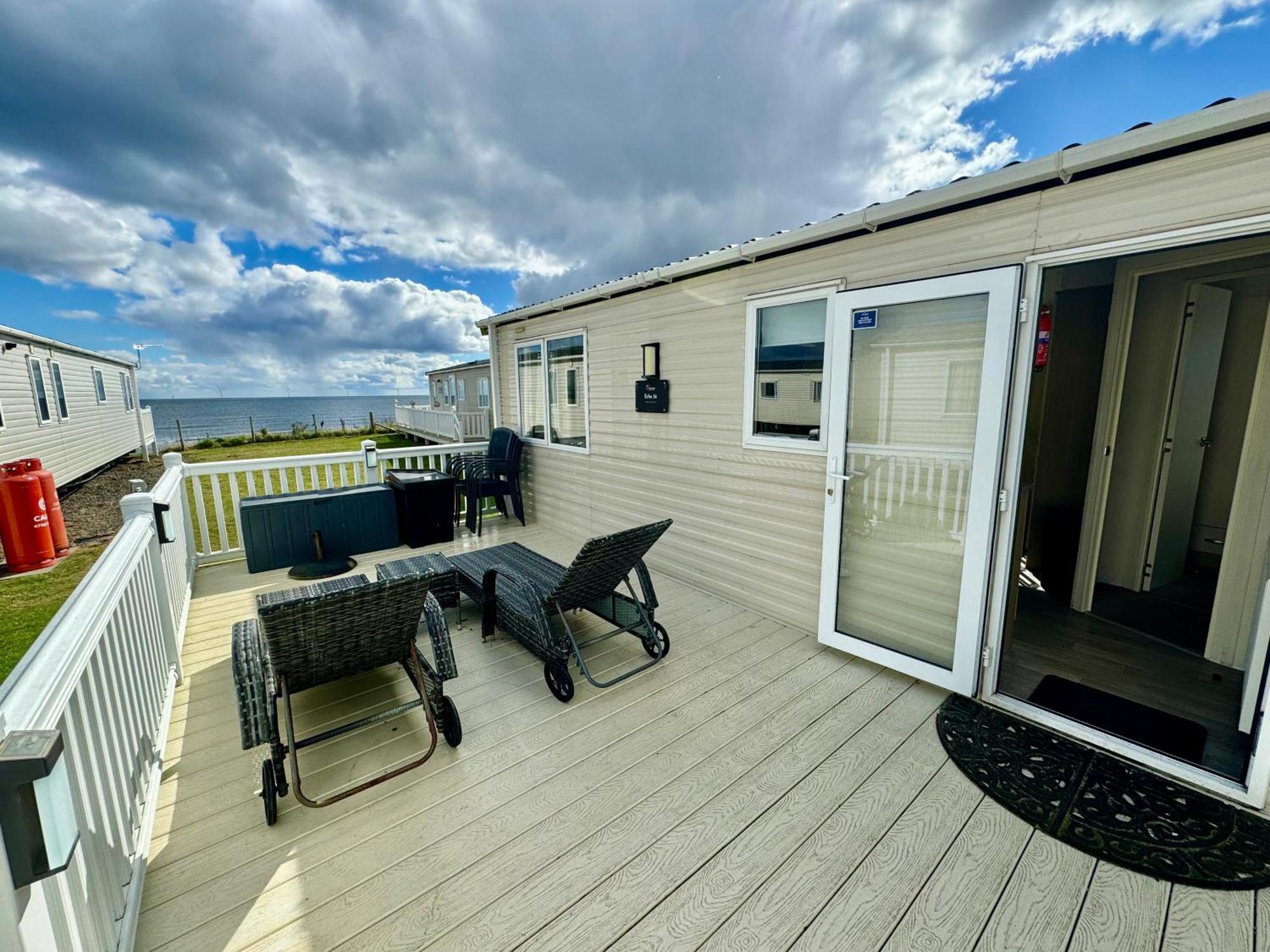 New Sea View Platinum Caravan With Huge Decking Newcastle upon Tyne Exteriér fotografie
